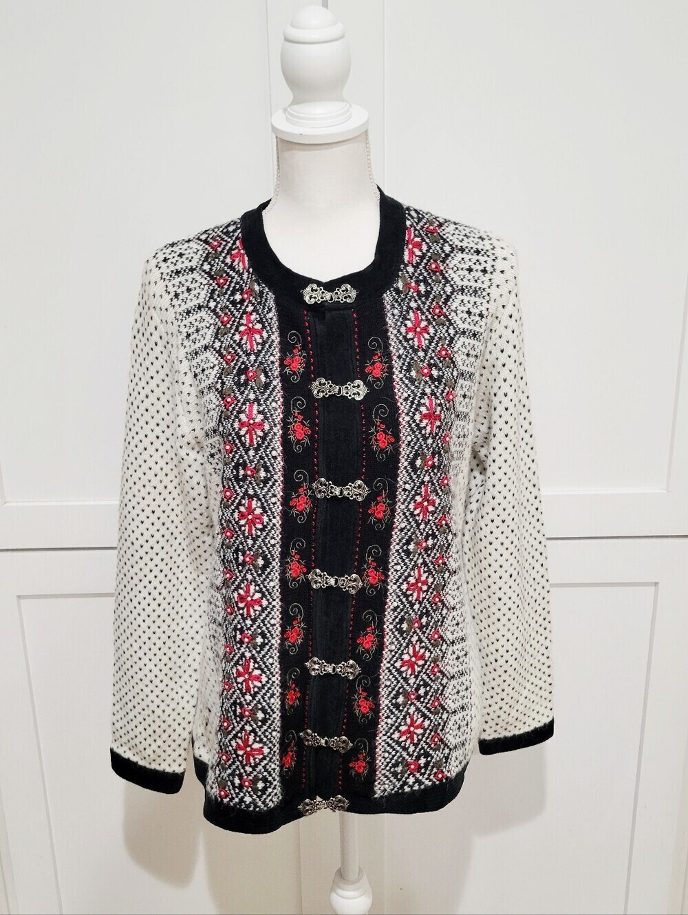 VTG Embroidered Nordic-Style Fair Isle Cardigan Sweater Black, White & Red | S